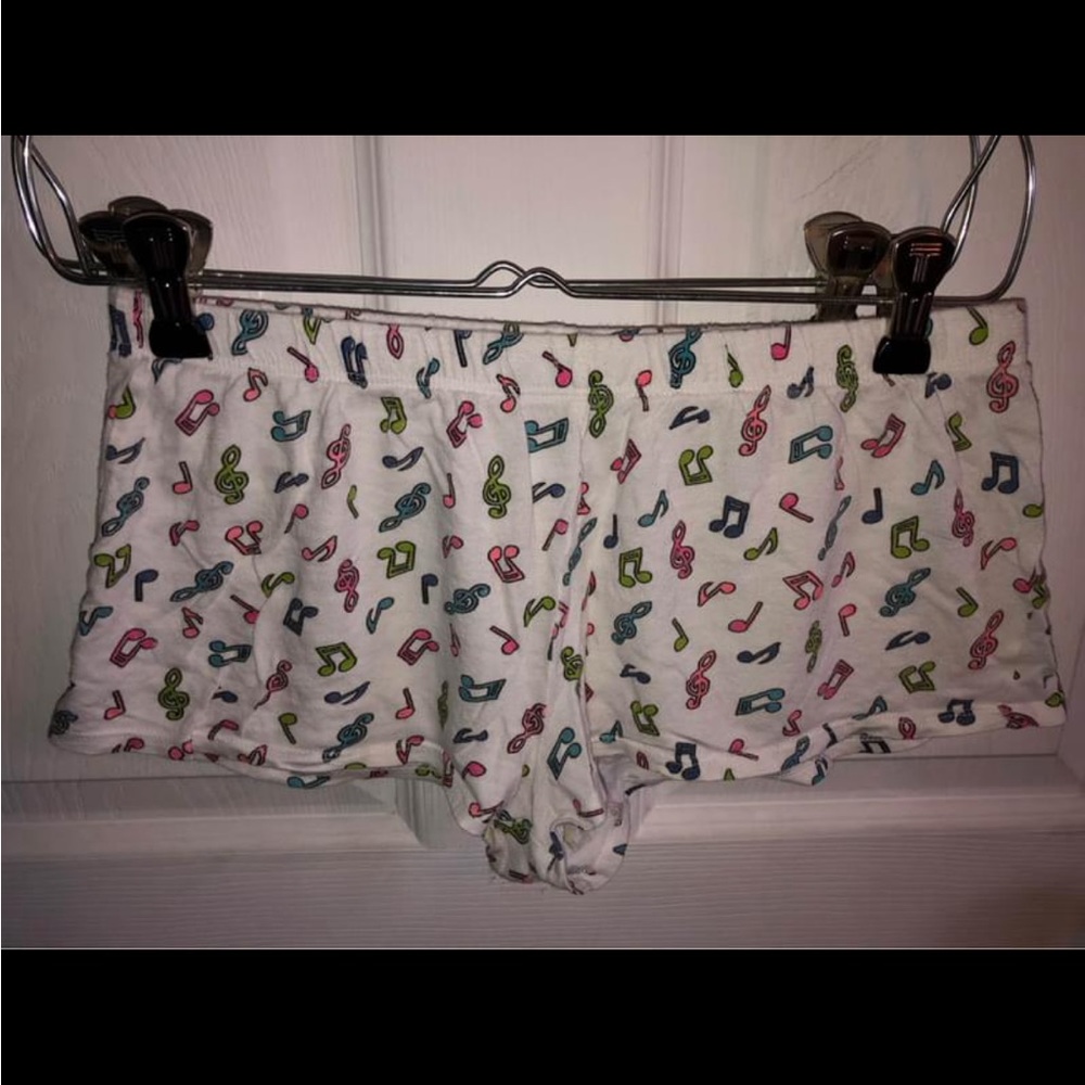 Women’s Forever 21 music note shorts SIZE SMALL PETIT